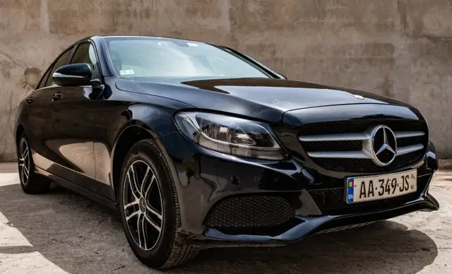 Véhicules taxi aéroport Dakar Mercedes premium luxe